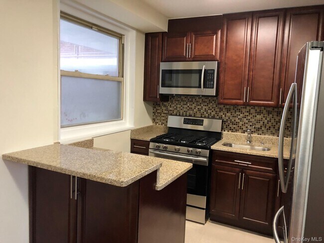 Building Photo - 97-10 62nd Dr