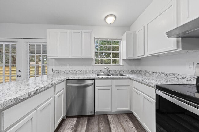 Building Photo - 220 Fir Ave