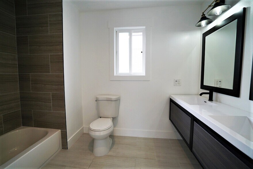 Building Photo - 1633 62nd St