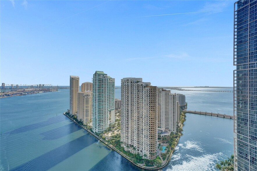 Building Photo - 300 Biscayne Boulevard Way