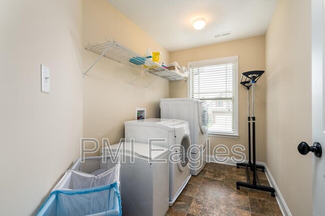 Building Photo - 2067 Bandera Dr