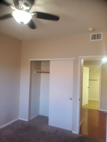 Building Photo - 6800 Vista del Norte Rd NE