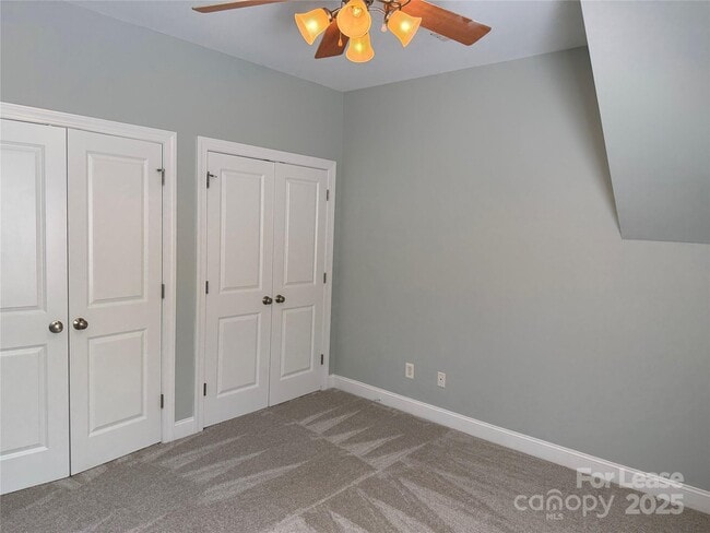 Building Photo - 311 Woodvale Pl