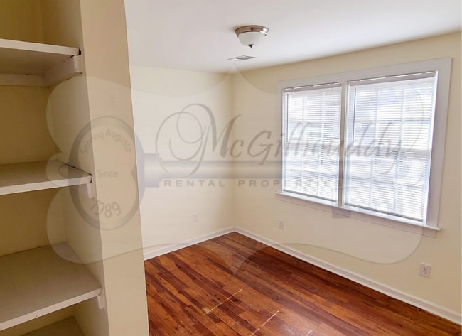 Building Photo - 1202 Holden Dr