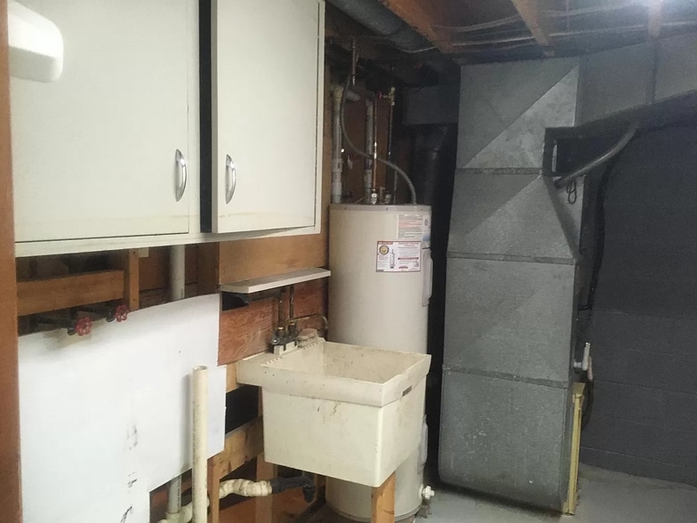 Basement Washer/Dryer Room - 6 Landings Way