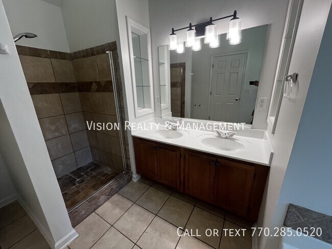 Building Photo - 64 Wooddale Ln