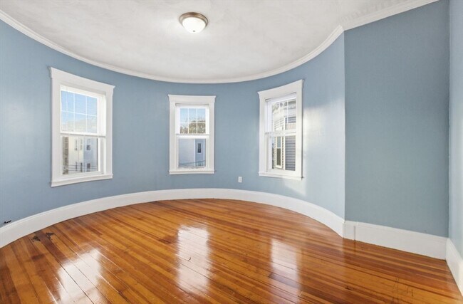 Building Photo - 20 Leslie St