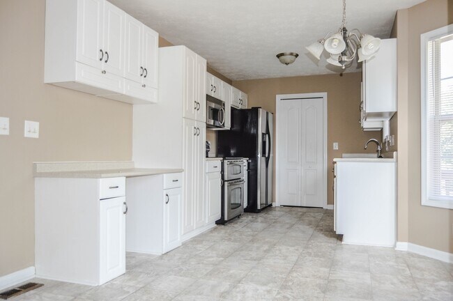 Building Photo - Pet Friendly Ranch with Bonus!
