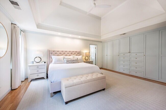 Building Photo - 3211 Circle Oaks Dr SE