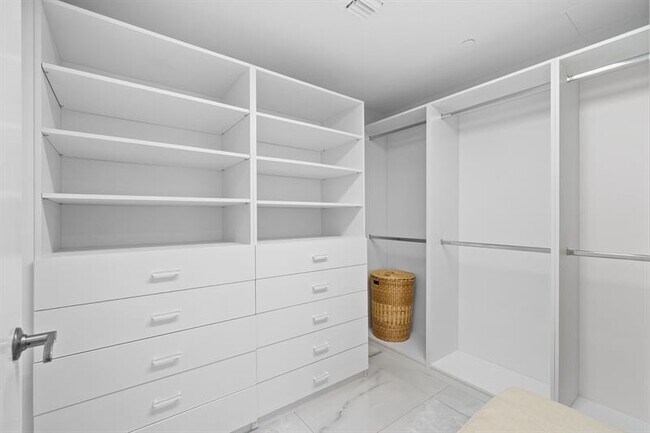 Building Photo - 101 S Fort Lauderdale Beach Blvd
