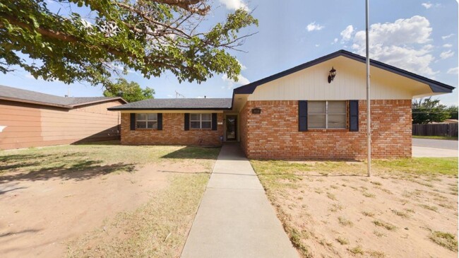 Building Photo - Spacious and Modern 3 bedroom Home with a ...