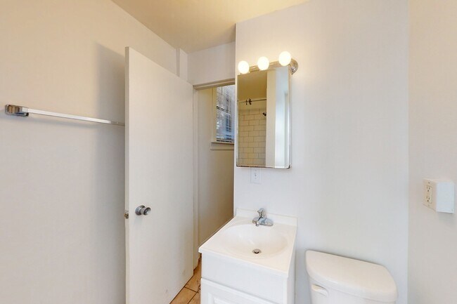 Floorplan - 5218-5220 S. Kimbark Avenue