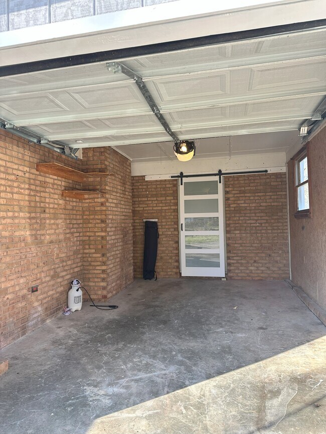 Building Photo - 400 Wesley Dr