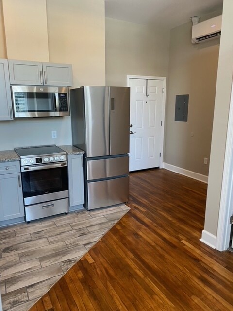 Building Photo - 5 S Center St