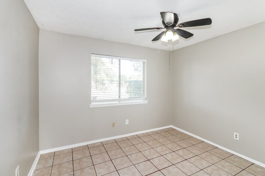 Building Photo - 10111 King Ranch Ln