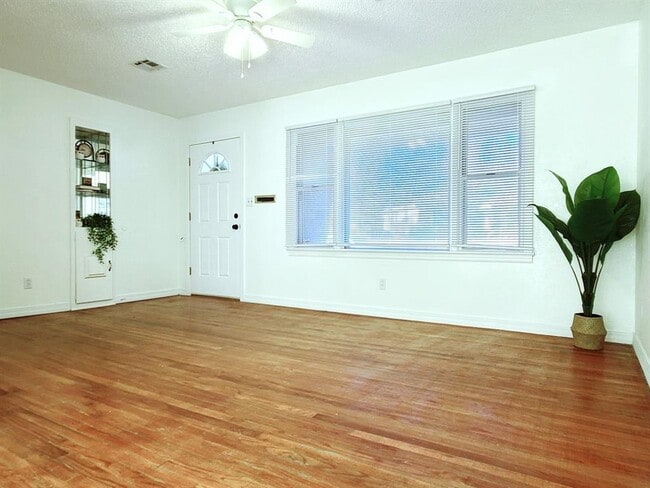 Building Photo - 3114 N Holman Ct