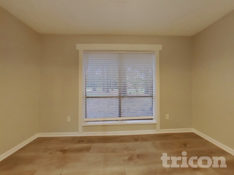 Building Photo - 1527 Flat Rock Rd