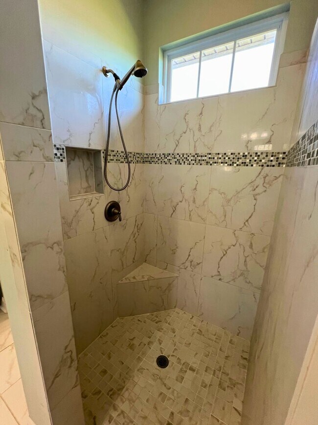 Building Photo - 4/2 with access to amenities, close to base!!