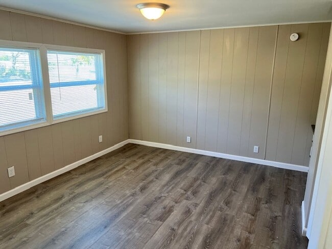 Building Photo - Fantastic 3 Bedroom/2 Bath Home