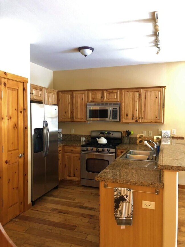 Building Photo - 10564 Boulders Rd