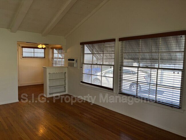 Building Photo - 5069-5071 Kester Ave