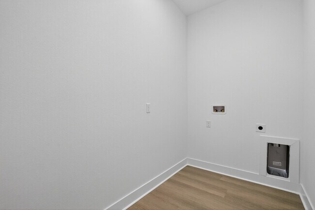 Building Photo - 8210 Golden Bch Ct