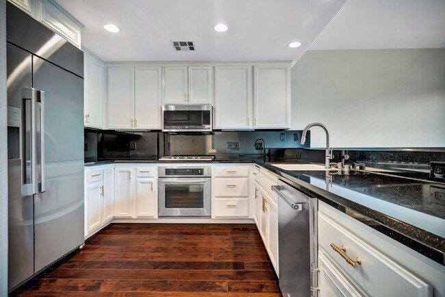 Building Photo - 6463 Zuma View Pl