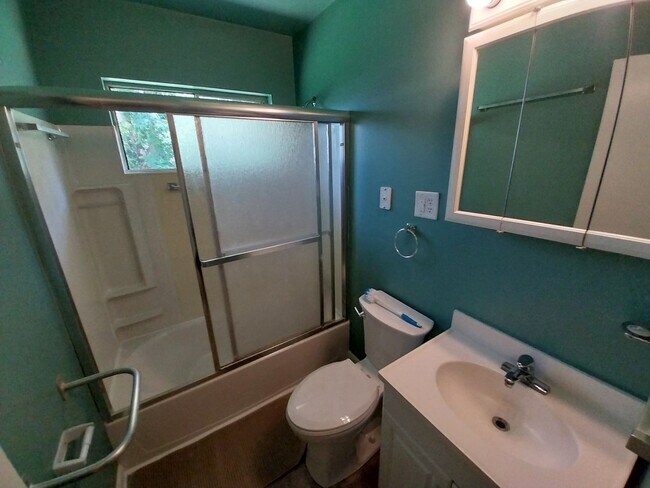Building Photo - 1714 Wesley Dr