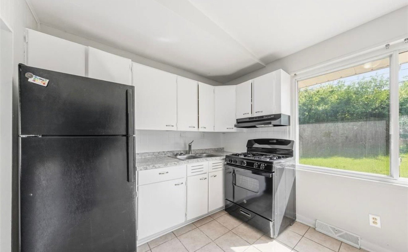 Building Photo - 9828 Omega Dr