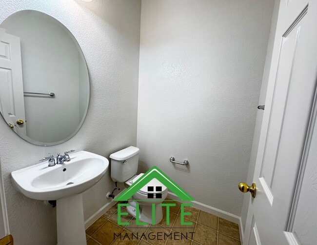 Building Photo - Beautiful 4-Bedroom Home in Desirable Nort...
