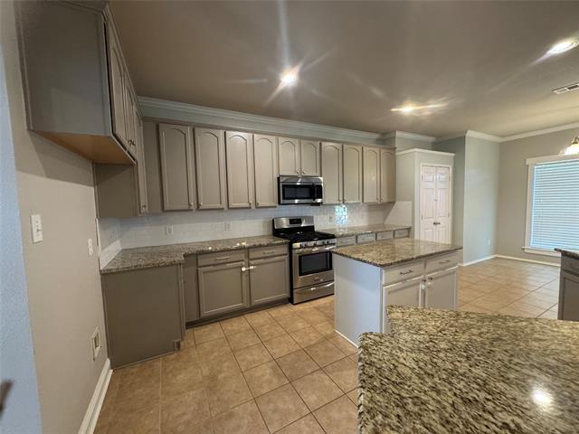 Building Photo - 6227 Meadowcrest Ln