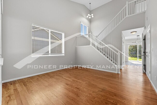 Building Photo - Spacious Home with Central AC and Washer/D...