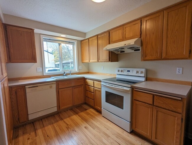 Building Photo - Beautiful 2-Bedroom, 1.5-Bath Condo. Landscaping included!