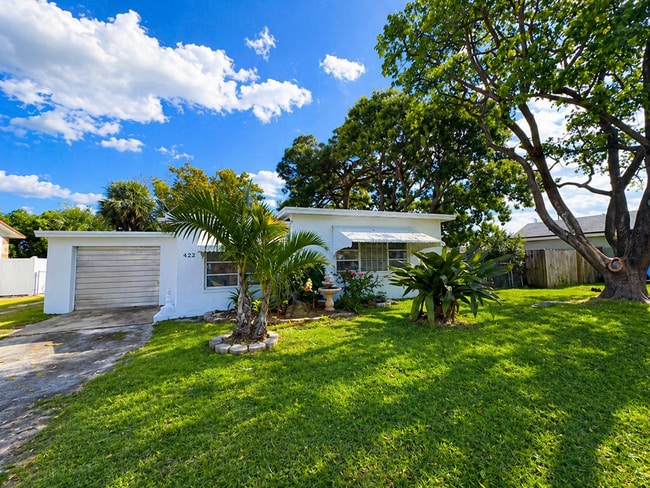 Building Photo - 422 N Broadway