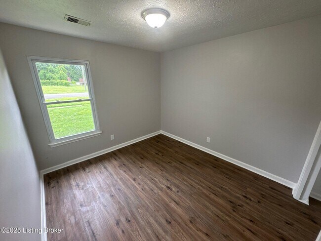 Building Photo - 9705 Turnpike View Dr