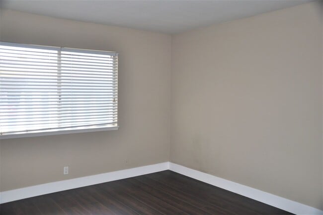 Building Photo - LEFFINGWELL #43 WHITTIER 90603 (2 BED / 2 BATH)