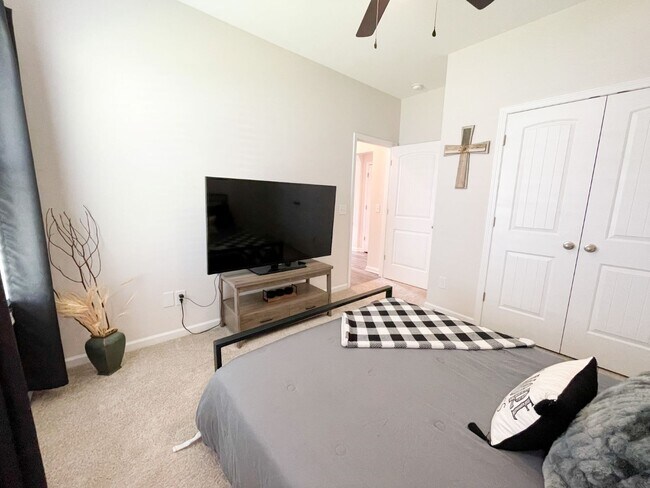 Building Photo - 117 Calming Crk Wy