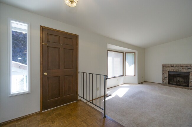 Building Photo - 16708 SE 40th Pl