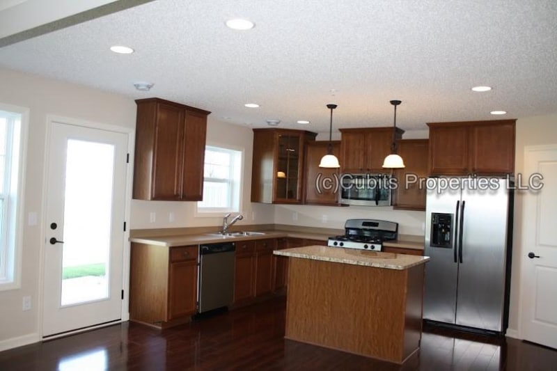 Building Photo - 15622 60th Ave N