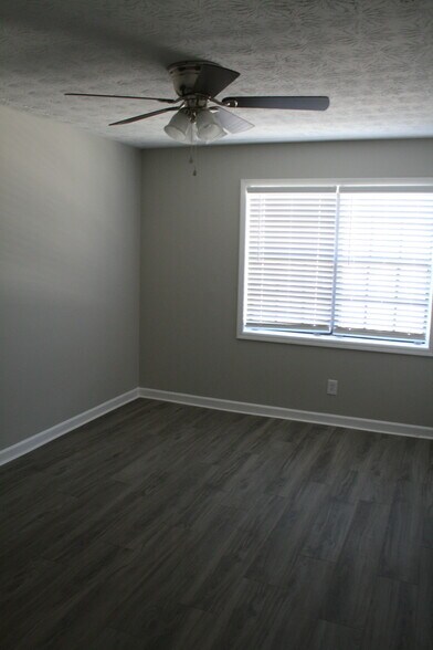 Building Photo - 340 Winding River Dr