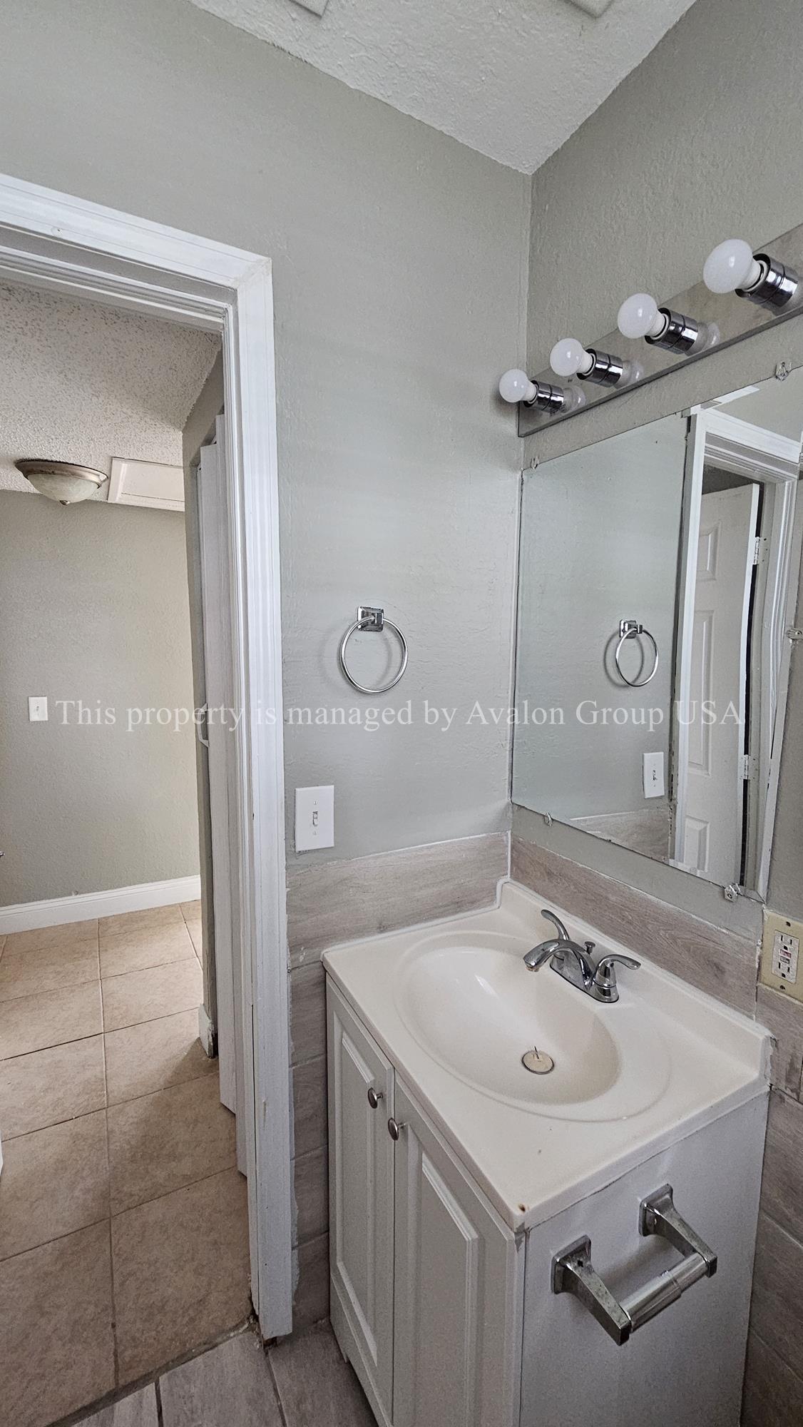 Building Photo - 7007 Oakwood Dr