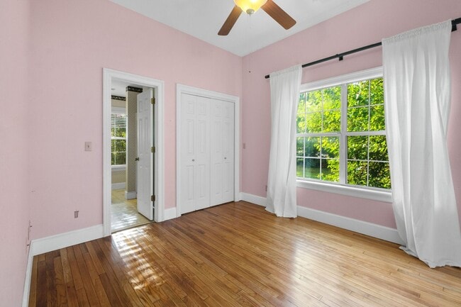 Building Photo - HISTORIC DOWNTOWN  3 bedroom 2.5 bath home
