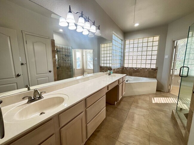 Building Photo - 4-Bed Home in Gated Community with Amenities