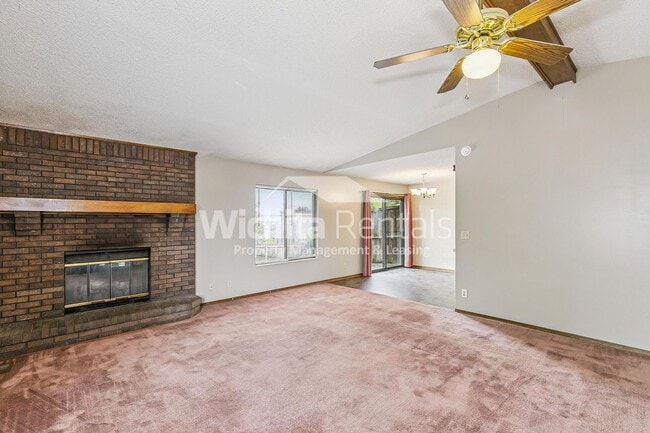Building Photo - SE East Side-3 BD/2 BA Duplex!