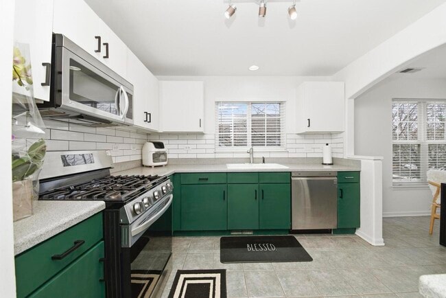 Building Photo - 2038 Cambria Ct