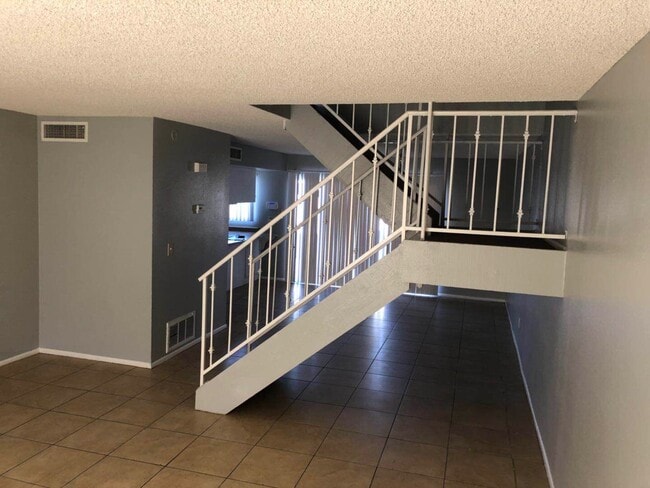 Building Photo - 4303 W Solano Dr N