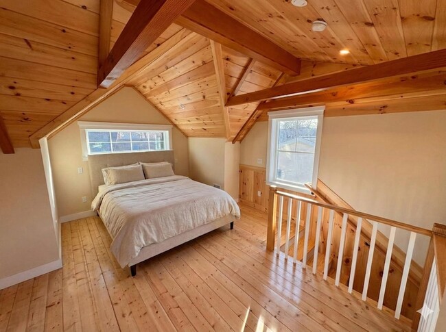 Building Photo - 28 Emerald Ave