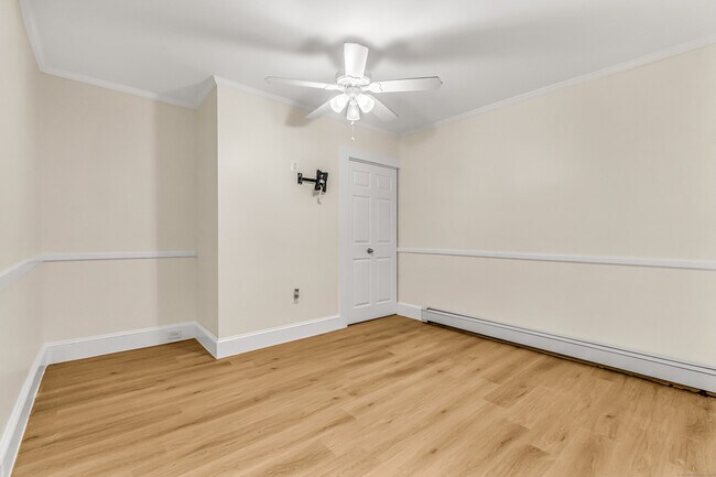 Primary Photo - 154 Temple St