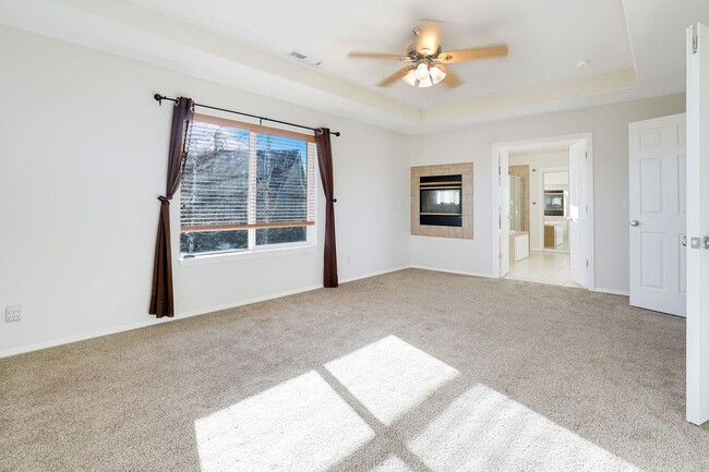 Building Photo - 4Bd/2.5Ba Two Story House - Available Soon!