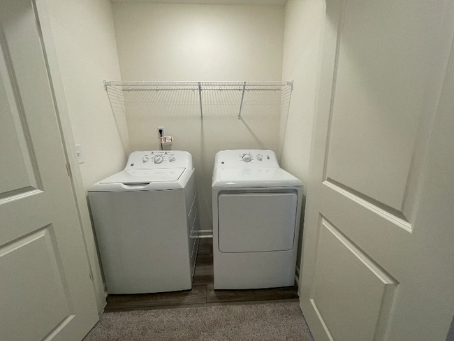 Building Photo - 2111 Gln Xing Dr